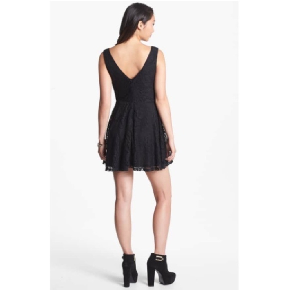 Robin k lace skater dress - Picture 2 of 6